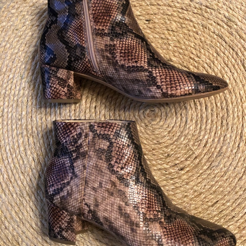Katy Perry snake skin boot - size 10 EUC